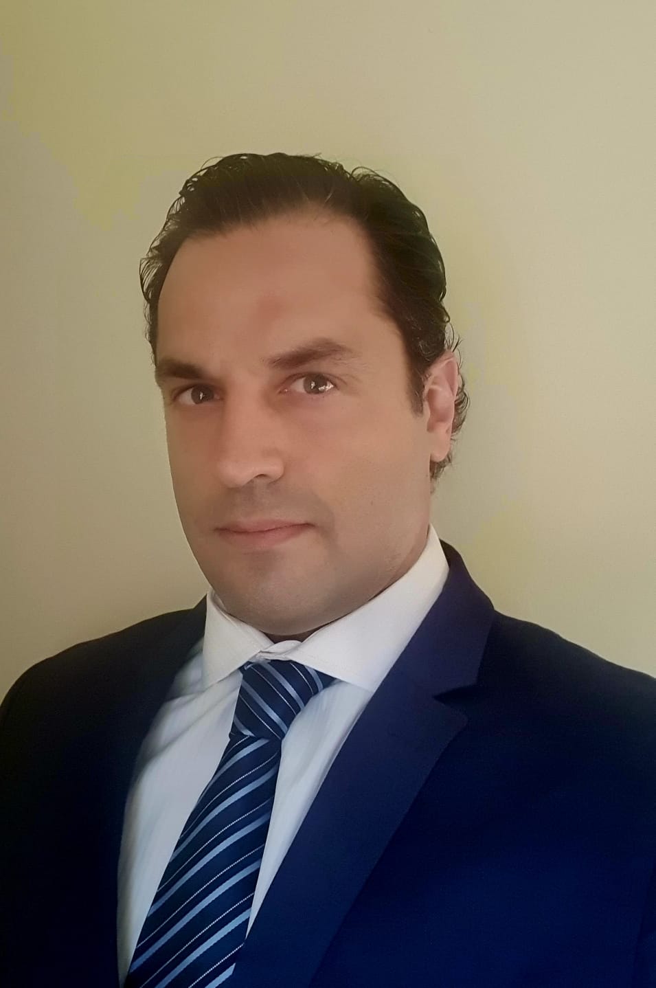 Dr. Gastón Navarro